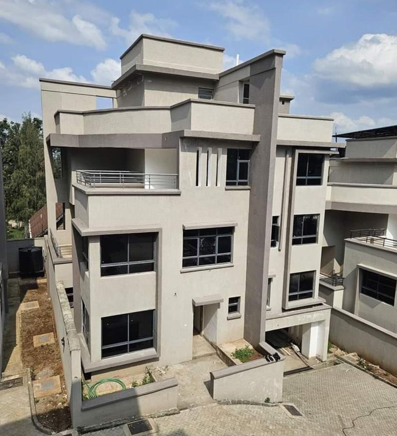 5 Bed Townhouse with En Suite in Lavington - 1