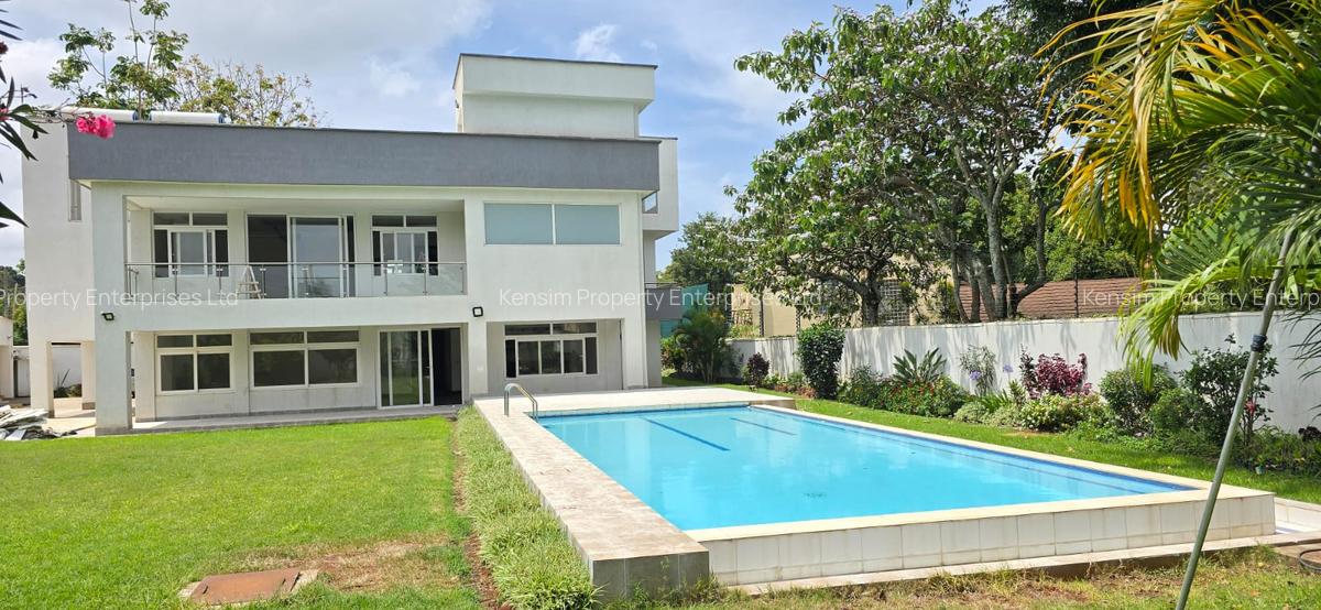 5 Bed House with En Suite in Runda - 4