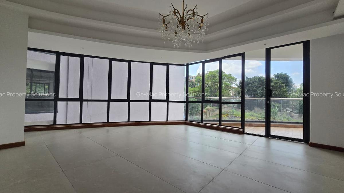 3 Bed Apartment with En Suite in Riverside - 12