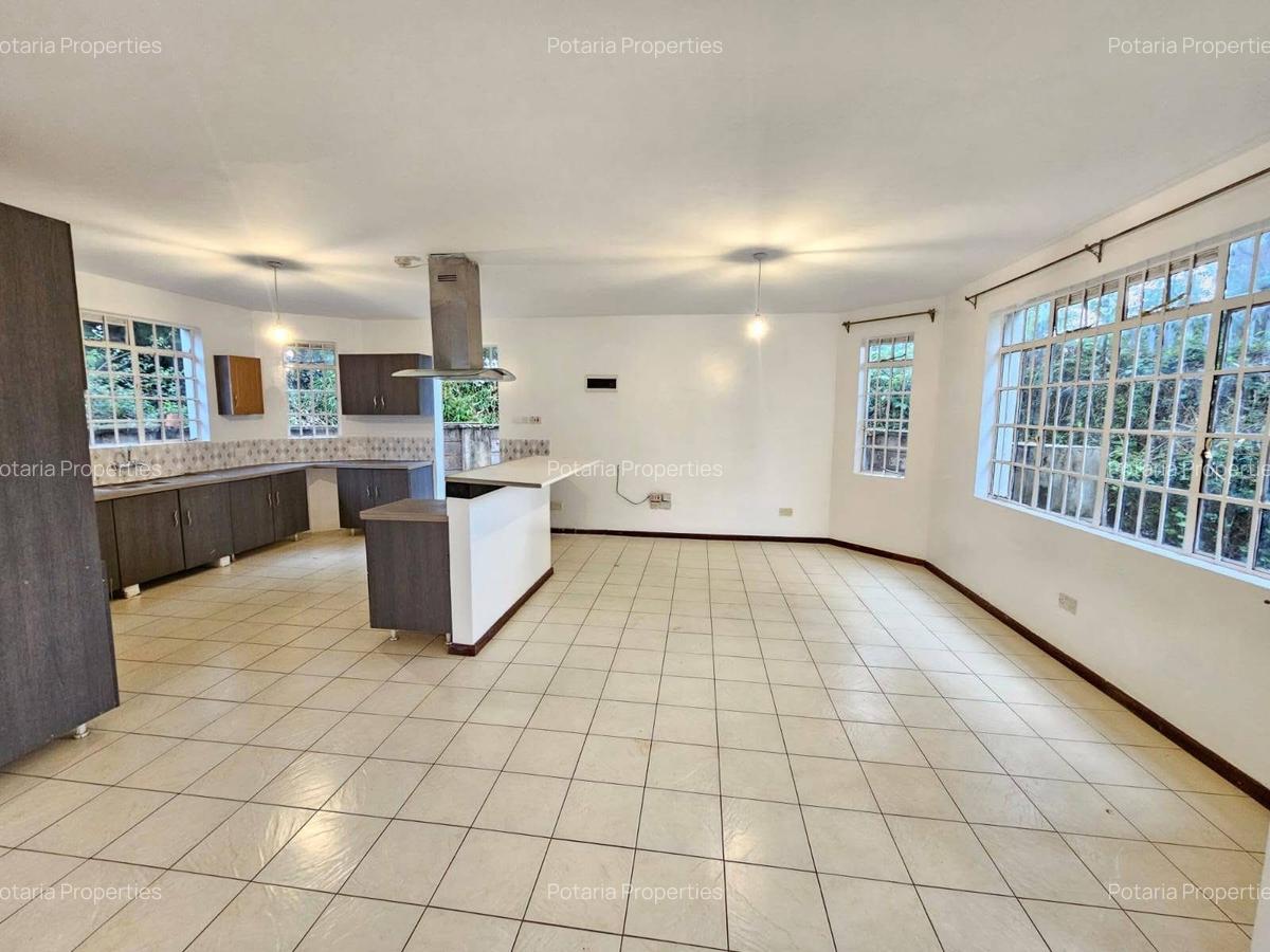4 Bed Townhouse with En Suite in Spring Valley - 3