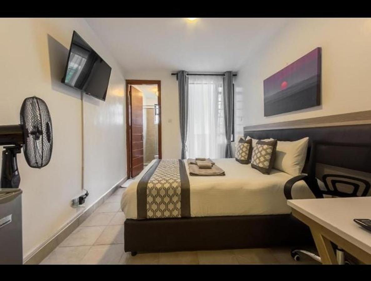 Serviced 4 Bed Apartment with En Suite at Riverside Gardens - 11