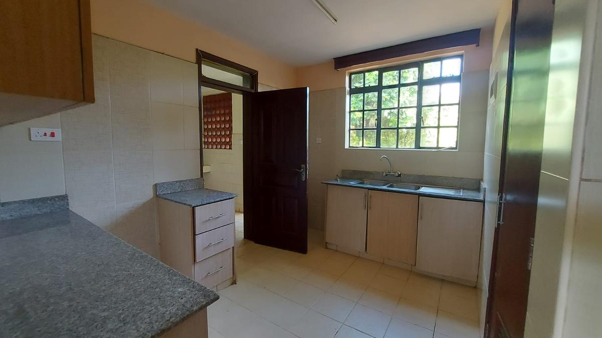 4 Bed House with En Suite at Fourways Junction - 5