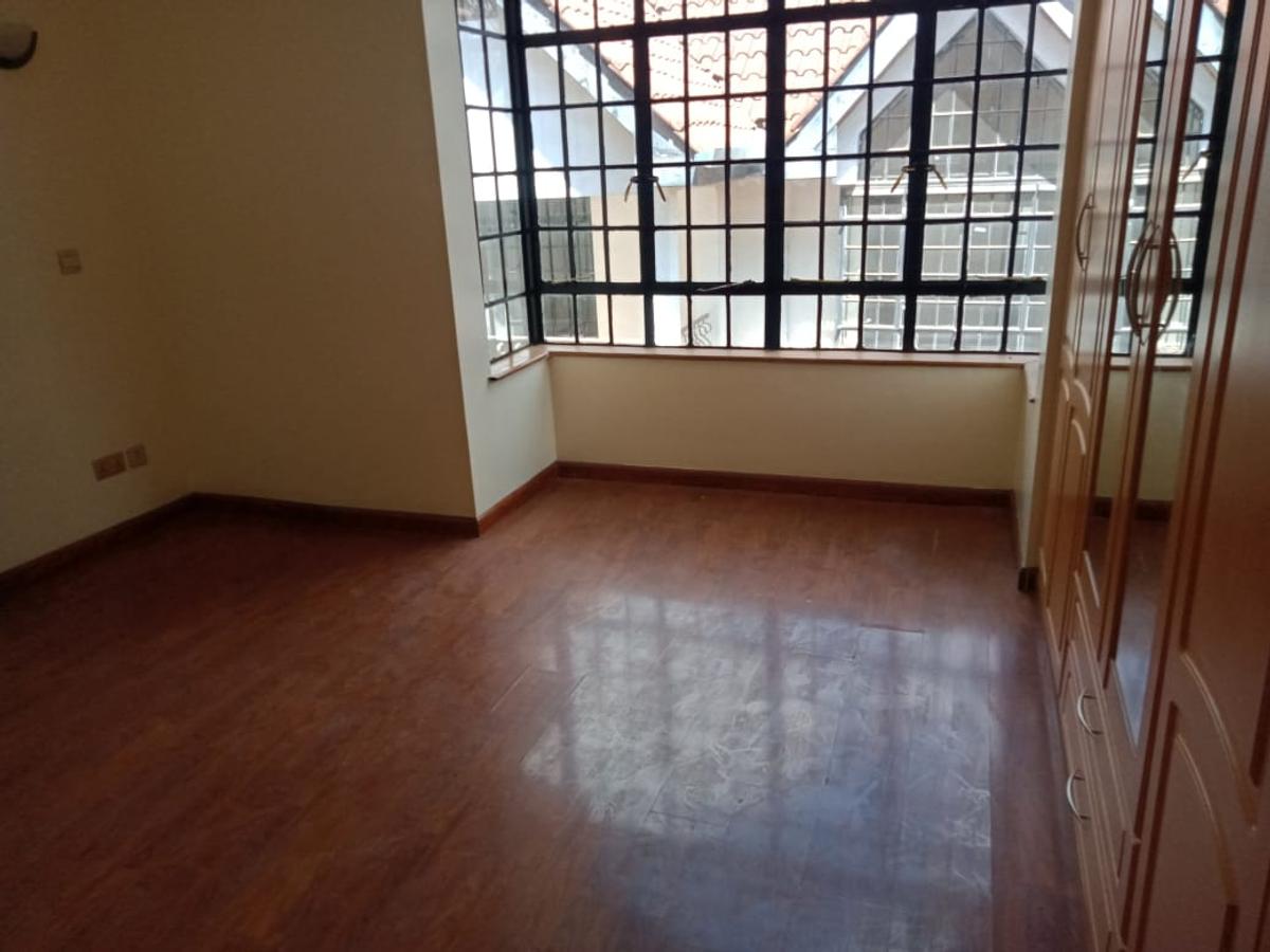 4 Bed Townhouse with En Suite in Lavington - 9