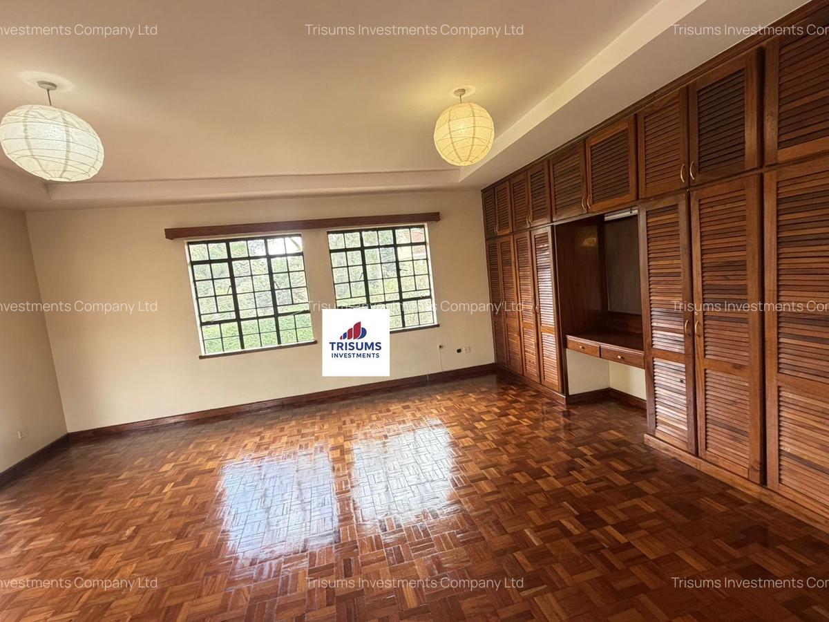 5 Bed House with En Suite in Runda - 12