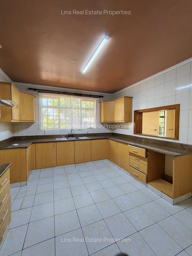 4 Bed Townhouse with En Suite in Lavington - 4