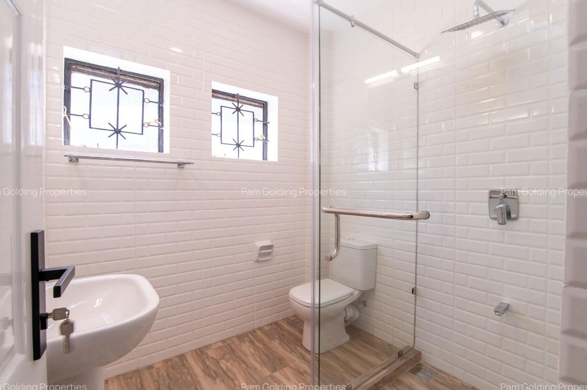 3 Bed Apartment with En Suite in Kilimani - 4