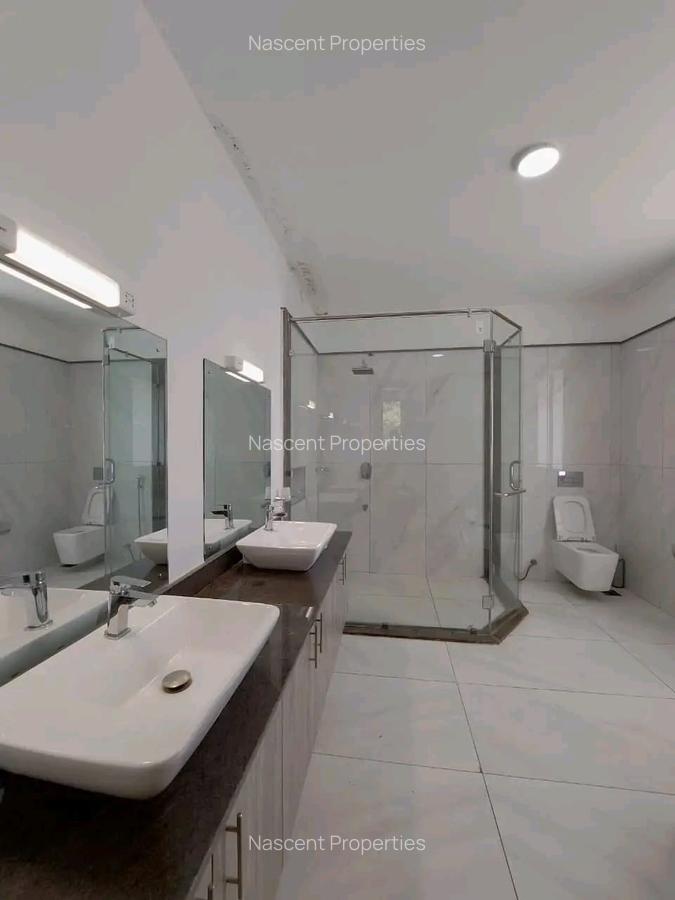 6 Bed Townhouse with En Suite in Lavington - 6