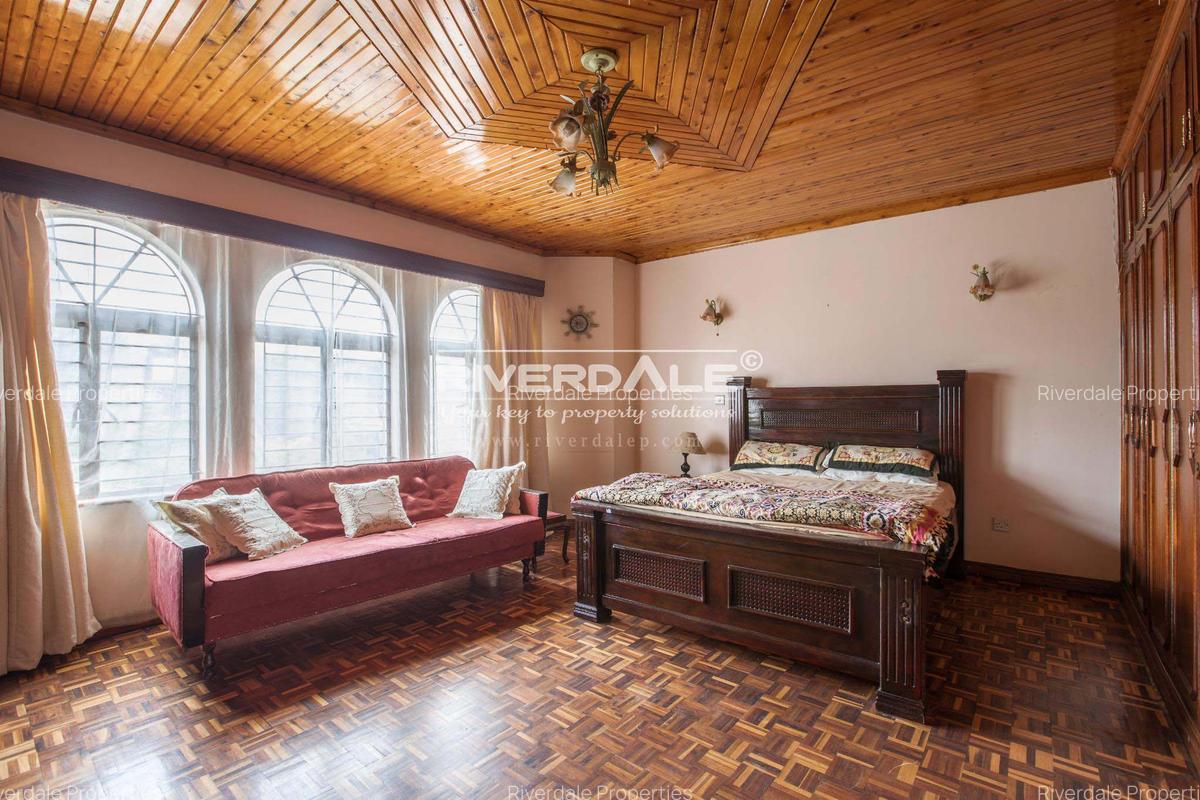 4 Bed Townhouse with En Suite in Westlands Area - 11