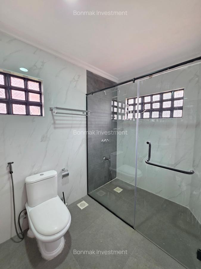 4 Bed House with En Suite at Lavington - 19