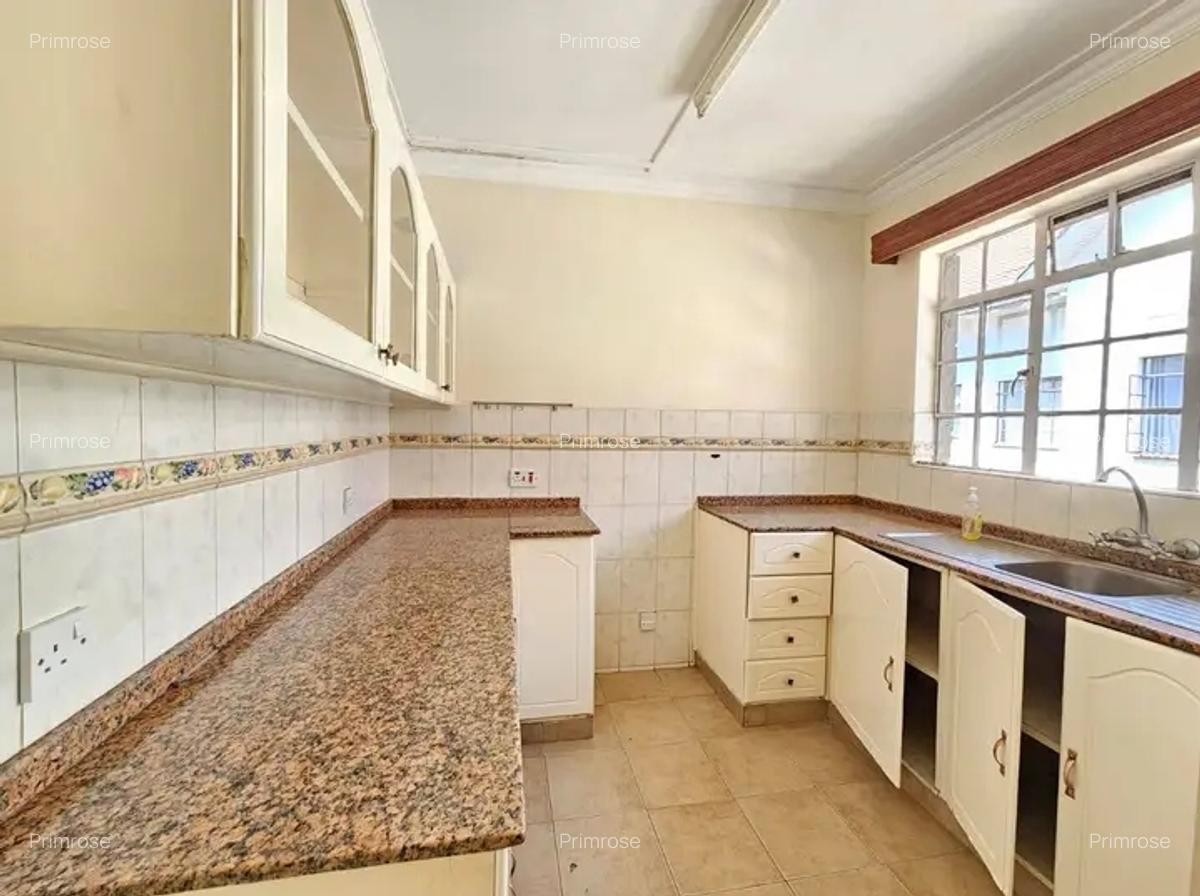 3 Bed Apartment in Riverside - 5