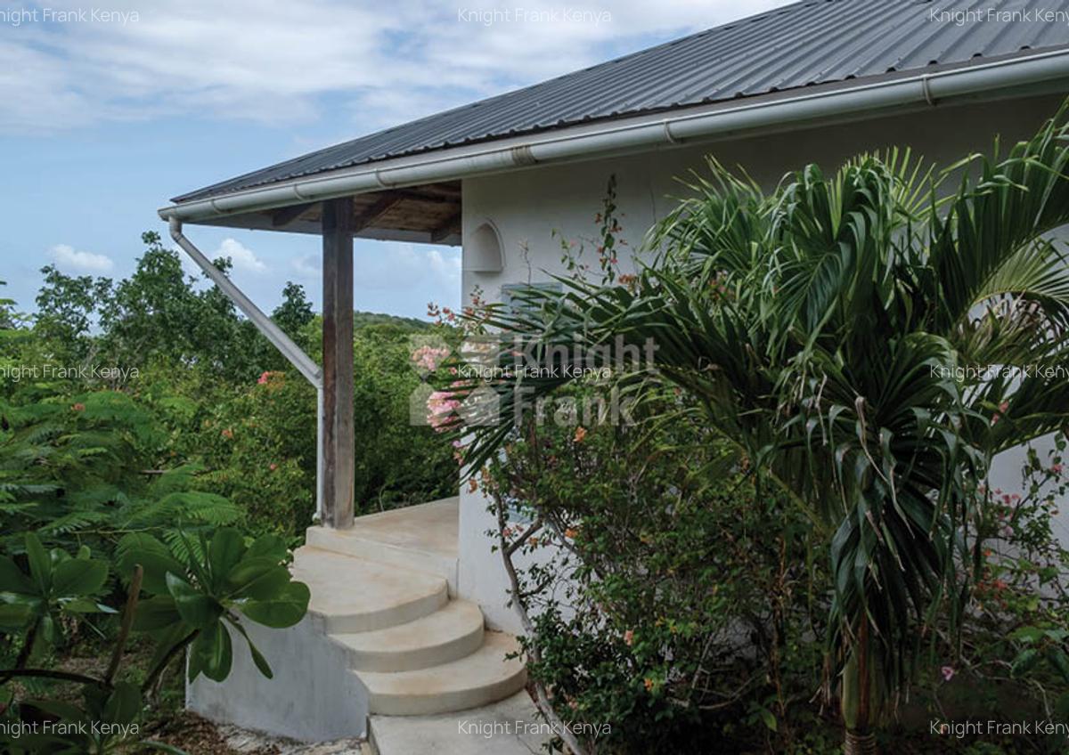 4 Bed House with Swimming Pool at South Of Mida Creek - 15