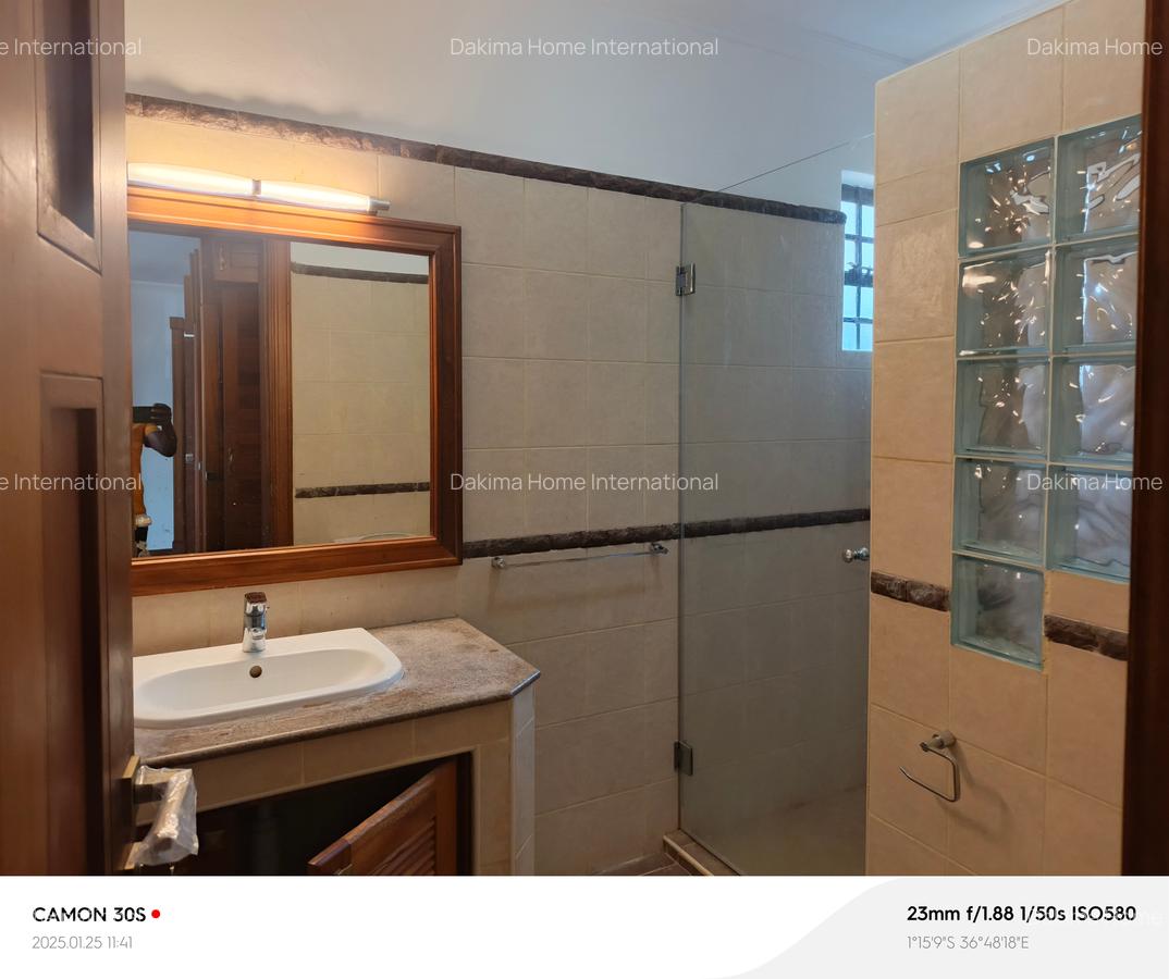 5 Bed Townhouse with En Suite in Spring Valley - 11