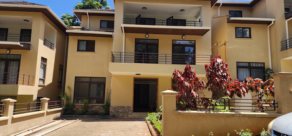 5 Bed Townhouse with En Suite in Lavington - 2