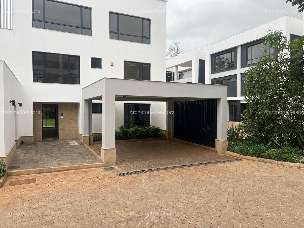 6 Bed Townhouse with En Suite in Kyuna - 1