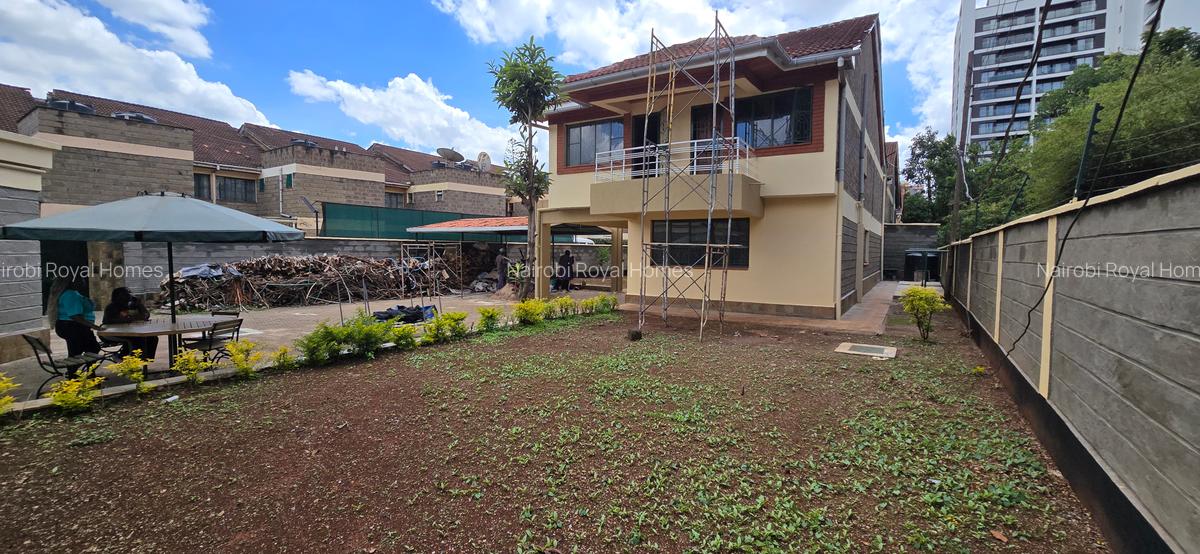 5 Bed Townhouse with En Suite at Lavington Green - 3