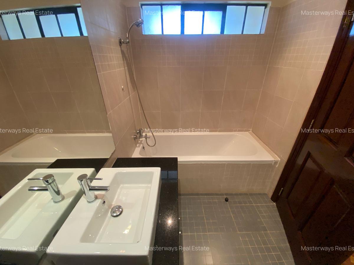 5 Bed Villa with En Suite in Runda - 6