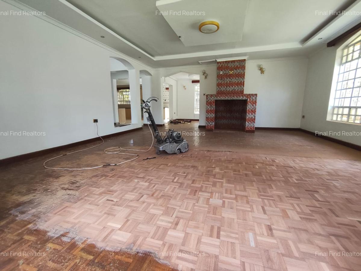 5 Bed House with En Suite in Runda - 3