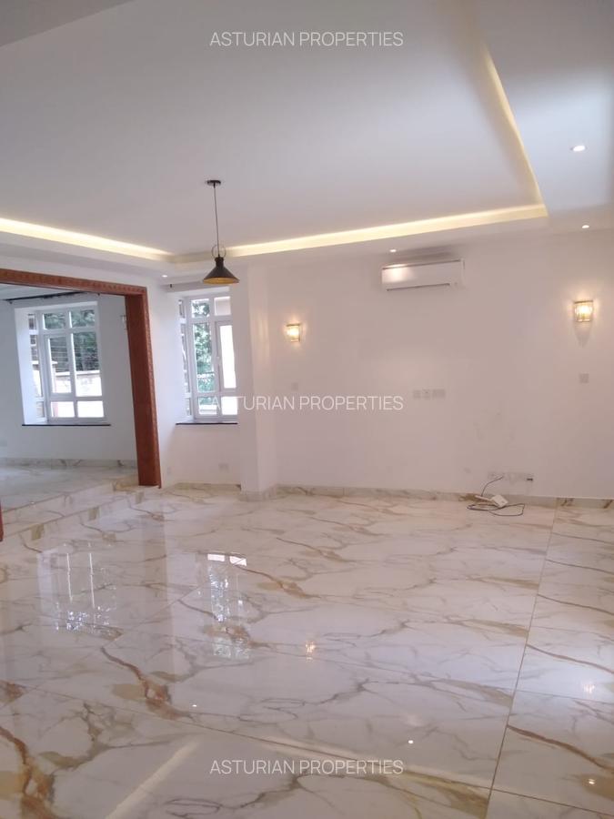 6 Bed Townhouse with En Suite in Lavington - 2