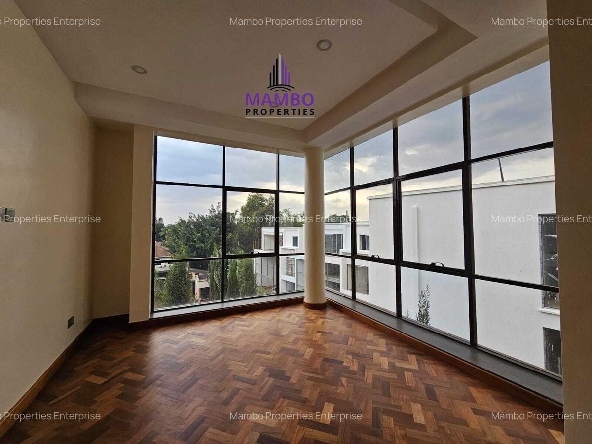 5 Bed Townhouse with En Suite at Lavington - 20