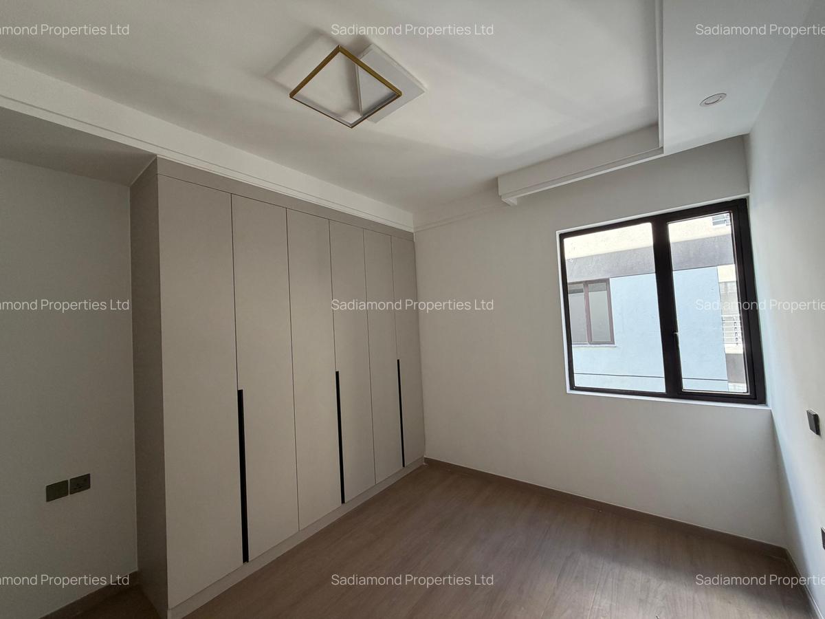 3 Bed Apartment with En Suite in Riverside - 3