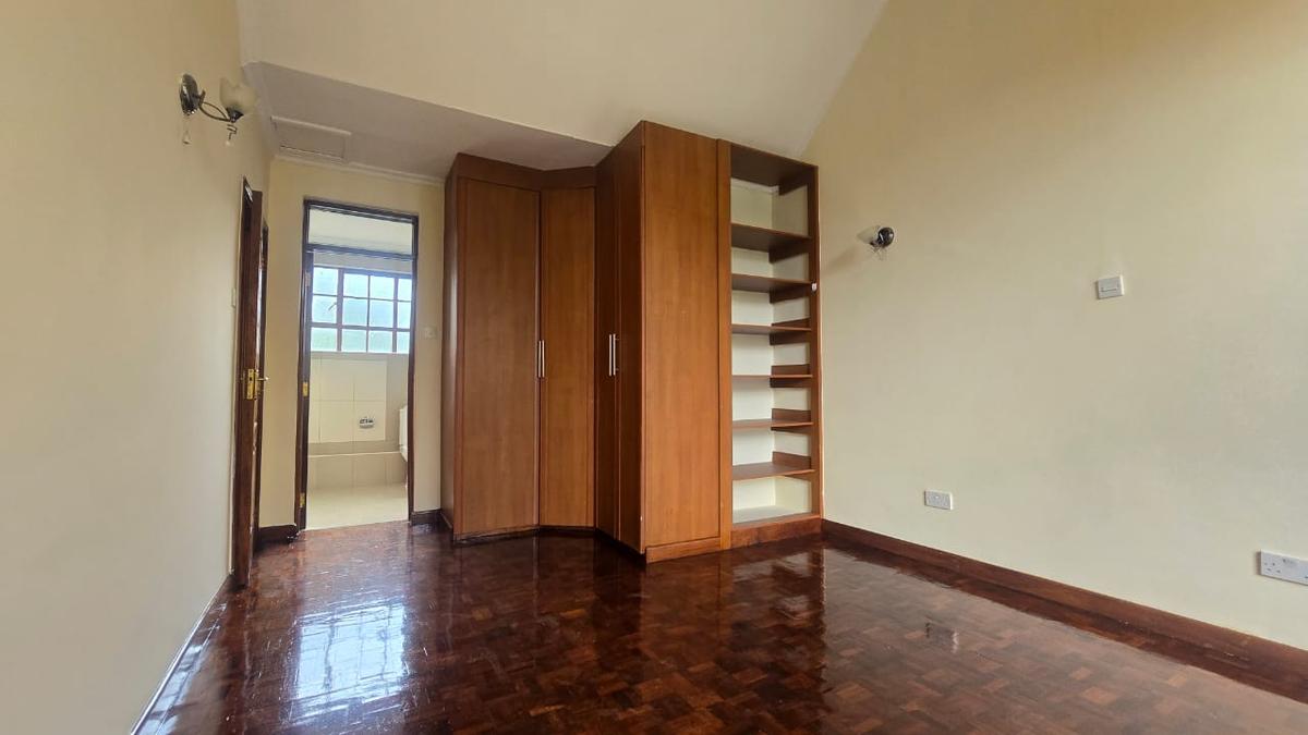 5 Bed Townhouse with En Suite in Lavington - 8