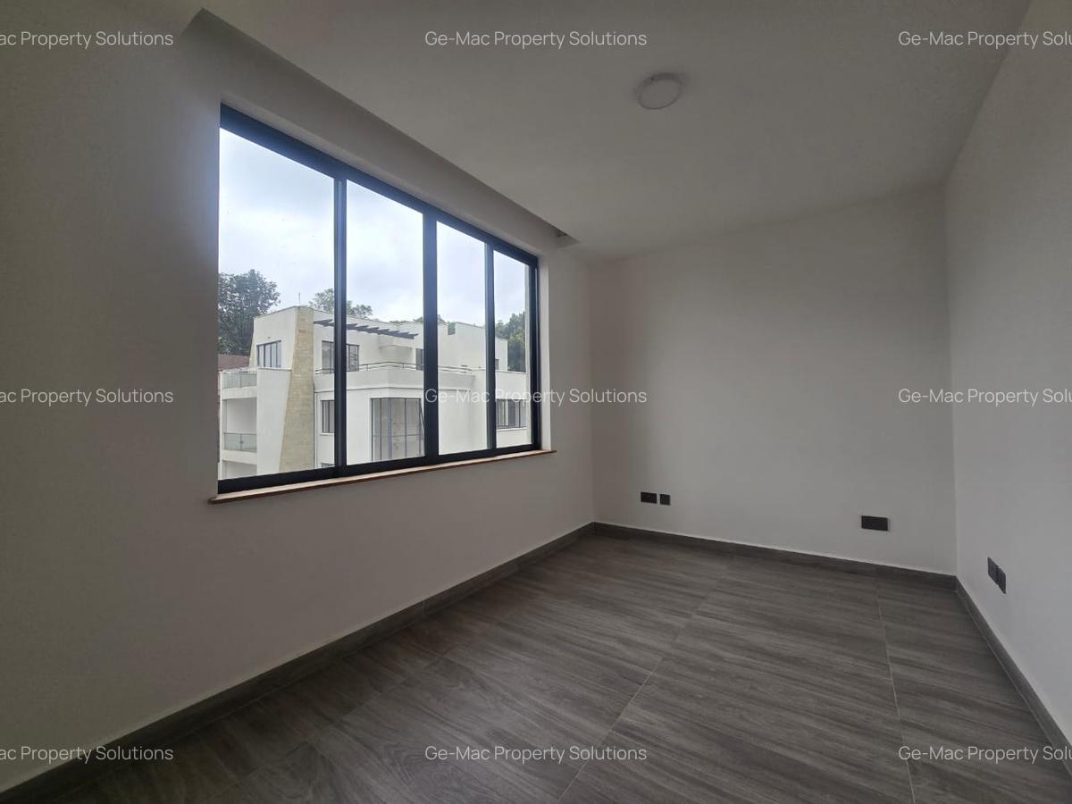 5 Bed Townhouse with En Suite in Lavington - 16