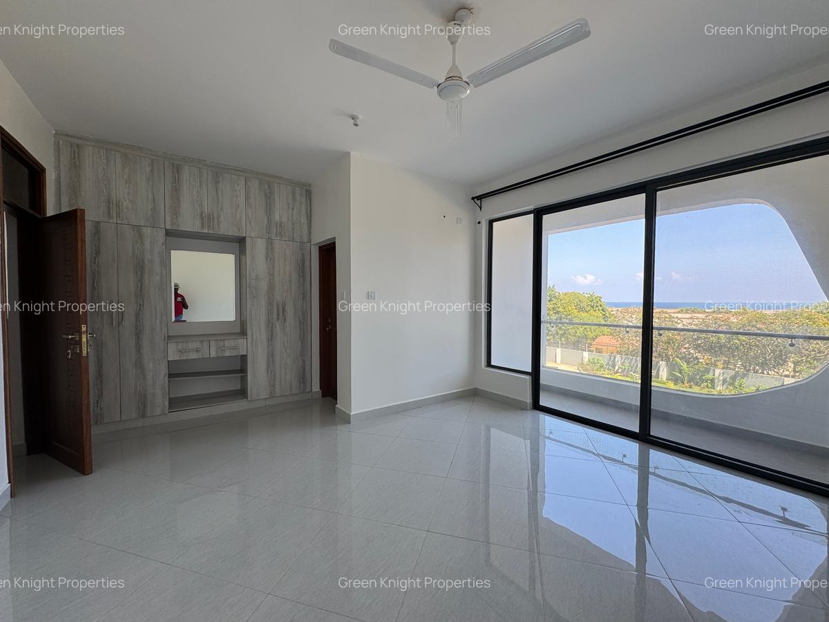 Serviced 4 Bed Apartment with En Suite in Nyali Area - 12