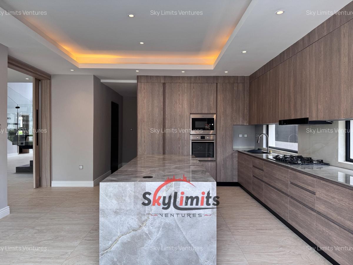 5 Bed Villa with Swimming Pool in Runda - 6