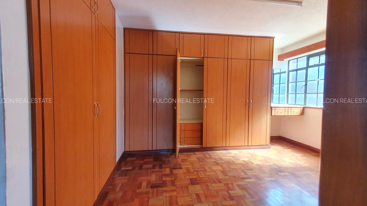 5 Bed Villa with En Suite in Lavington - 8