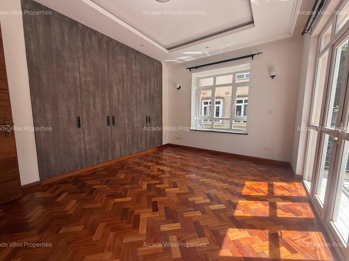 5 Bed Townhouse with En Suite in Lavington - 7