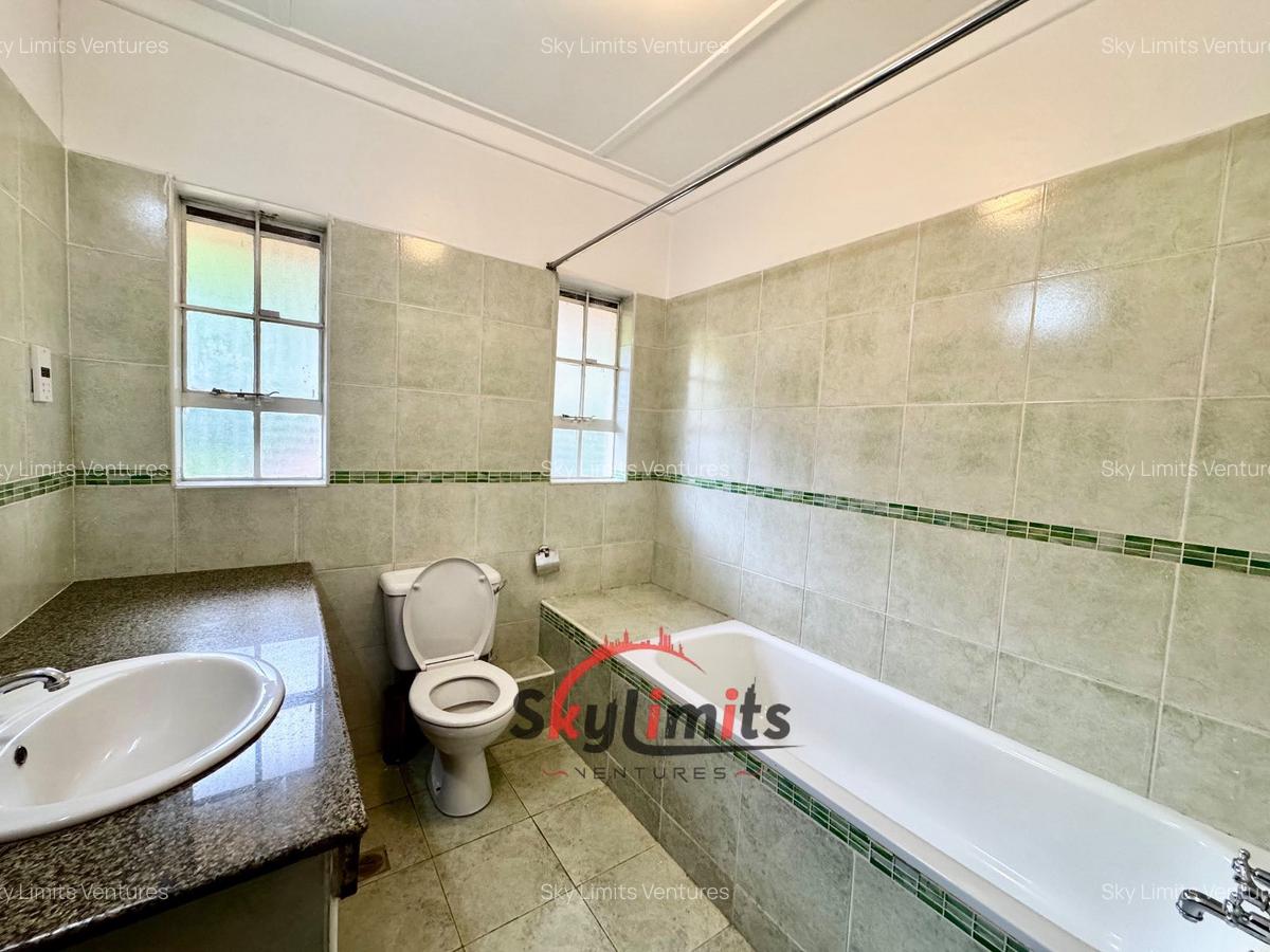 5 Bed Townhouse with En Suite in Rosslyn - 8