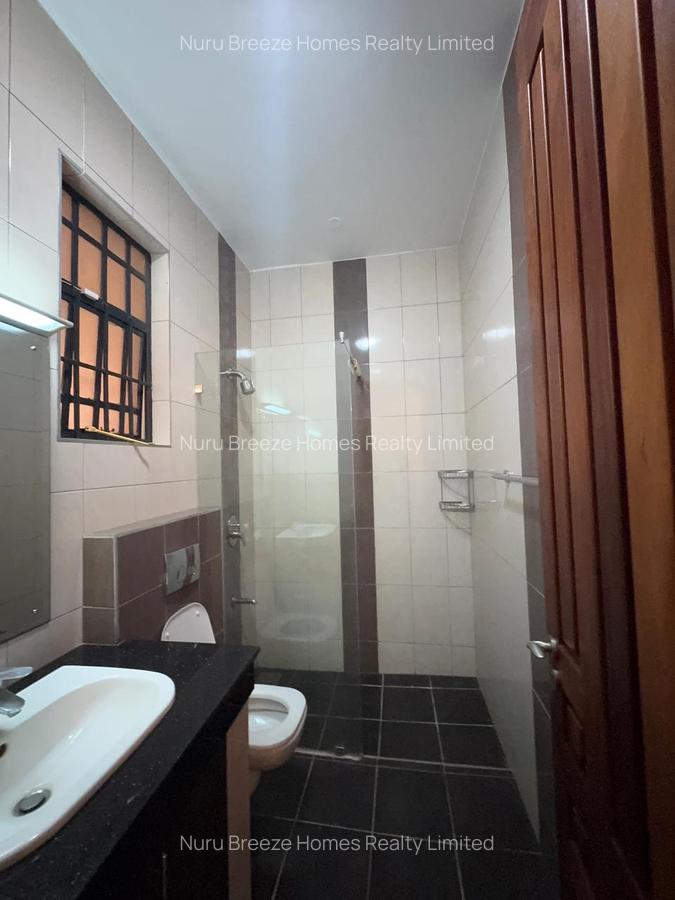 5 Bed Townhouse with En Suite in Lavington - 13