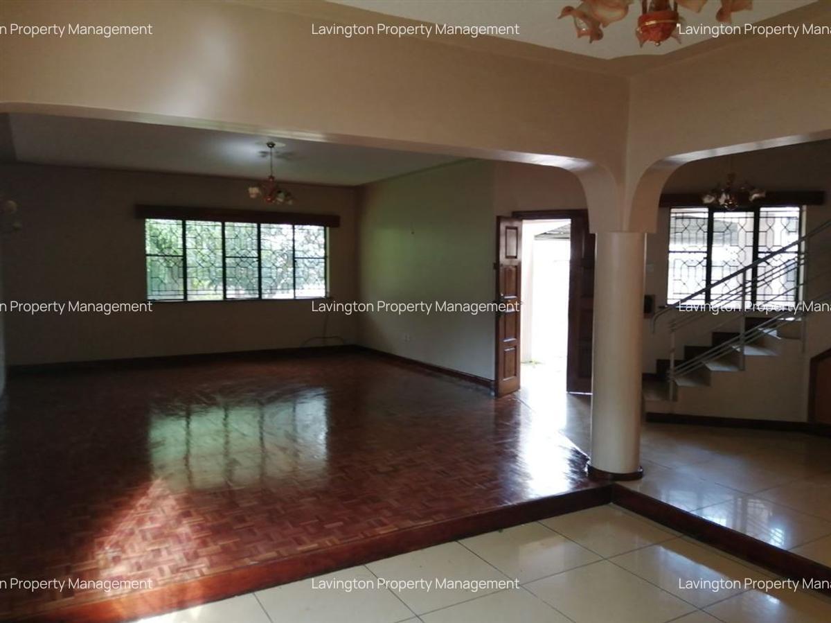 5 Bed House with En Suite at Lavington Green - 6