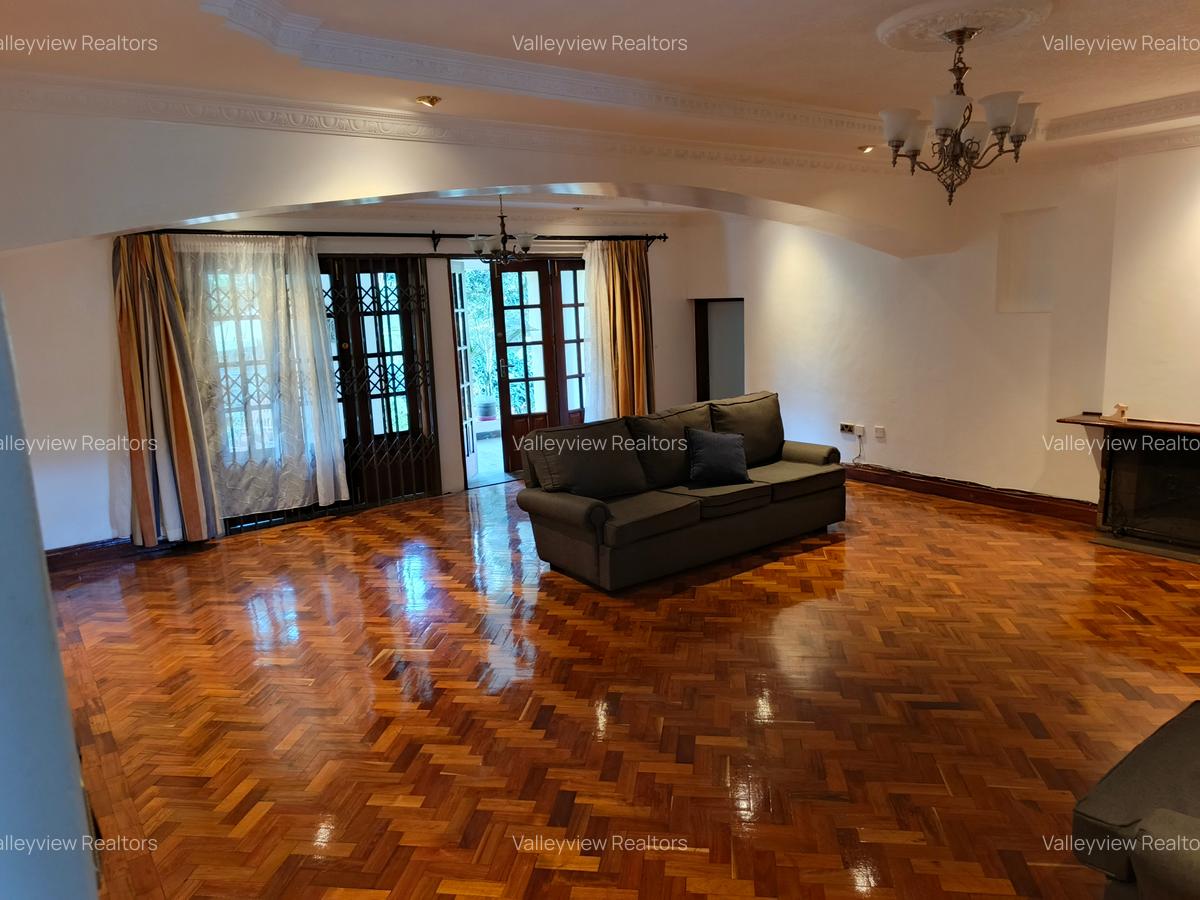 4 Bed Townhouse with En Suite at Lavington - 11