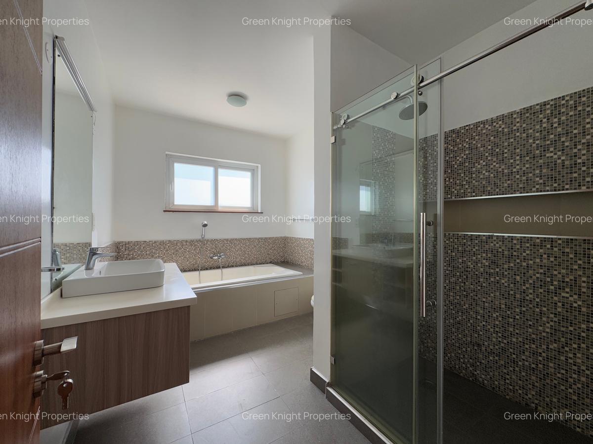 Serviced 3 Bed Apartment with En Suite in Kilimani - 16