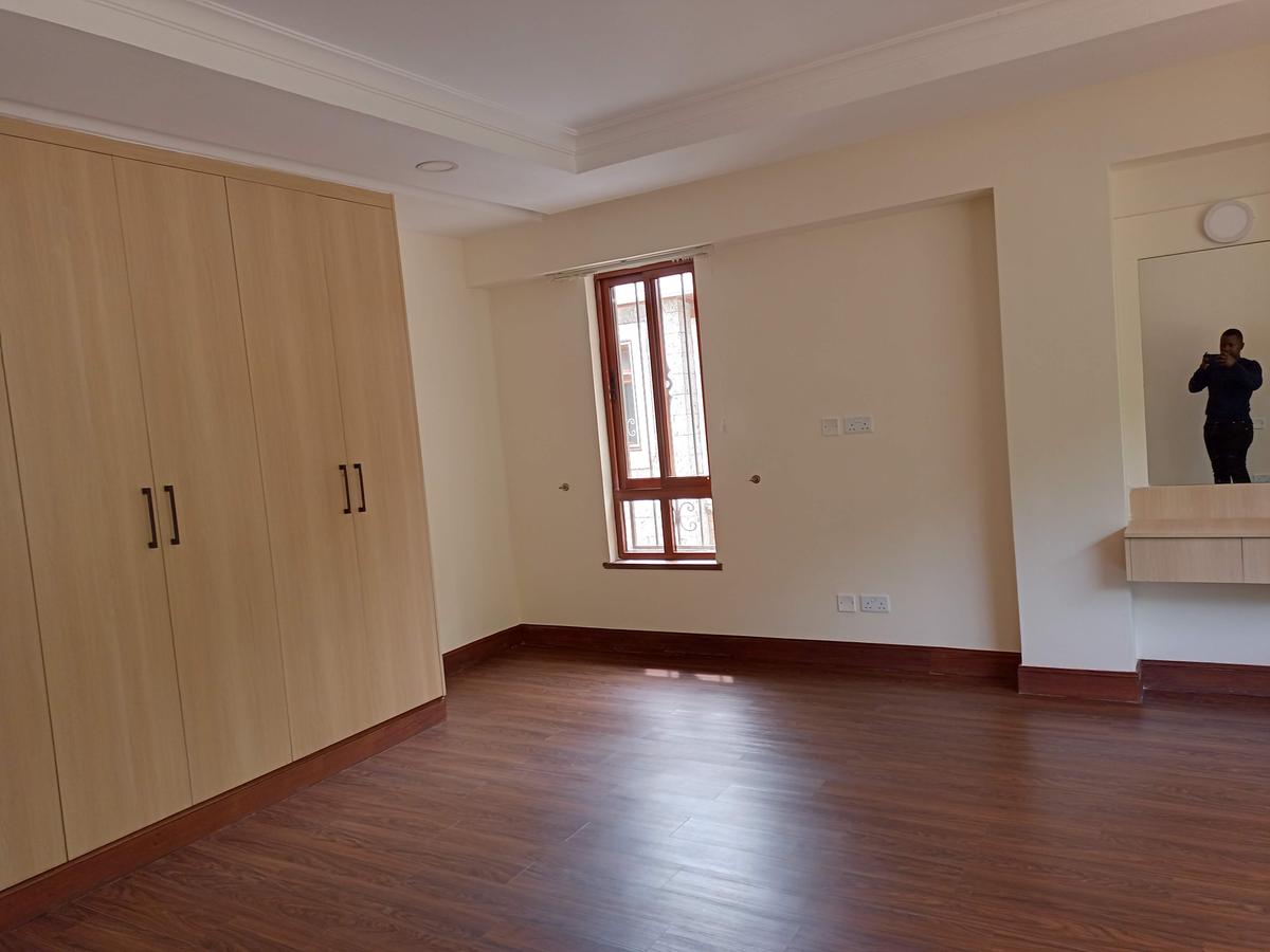 5 Bed House with En Suite at Kyuna - 11