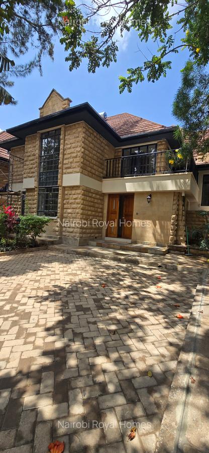 5 Bed House with En Suite at Lavington Green - 2