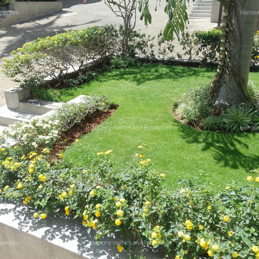 5 Bed Villa with En Suite at Brookside - 15