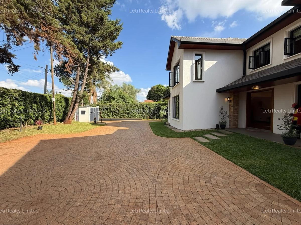 5 Bed House with En Suite in Runda - 2