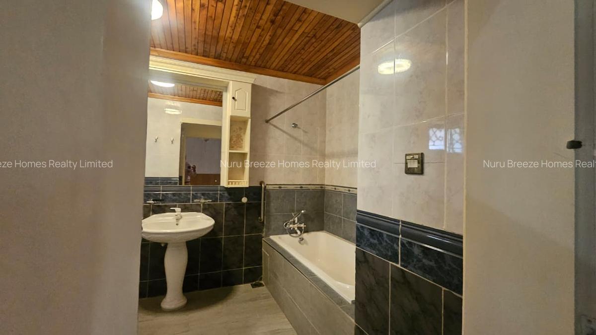 5 Bed House with En Suite in Runda - 10