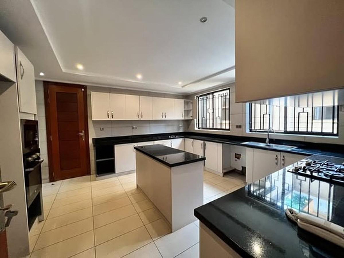 5 Bed Villa with En Suite in Lavington - 4