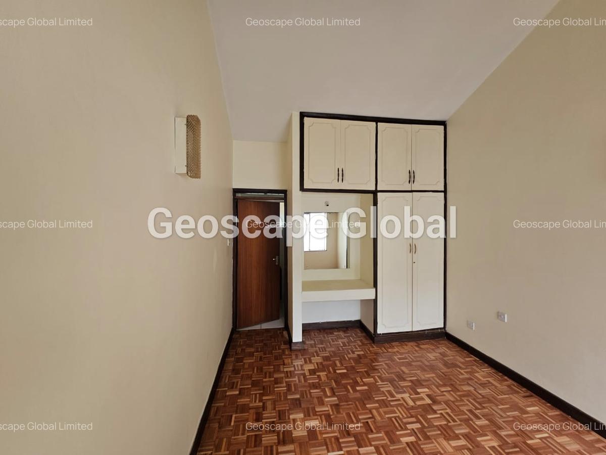 4 Bed House with En Suite in Spring Valley - 10