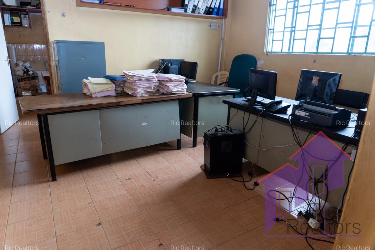 10,000 ft² Warehouse at Maragua Town - 12