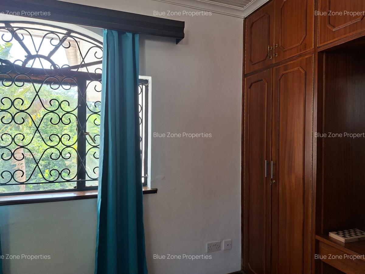 5 Bed Townhouse with En Suite at Ibis Crescent - 13