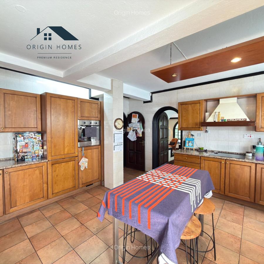 4 Bed Townhouse with En Suite at Riverside Drive - 14