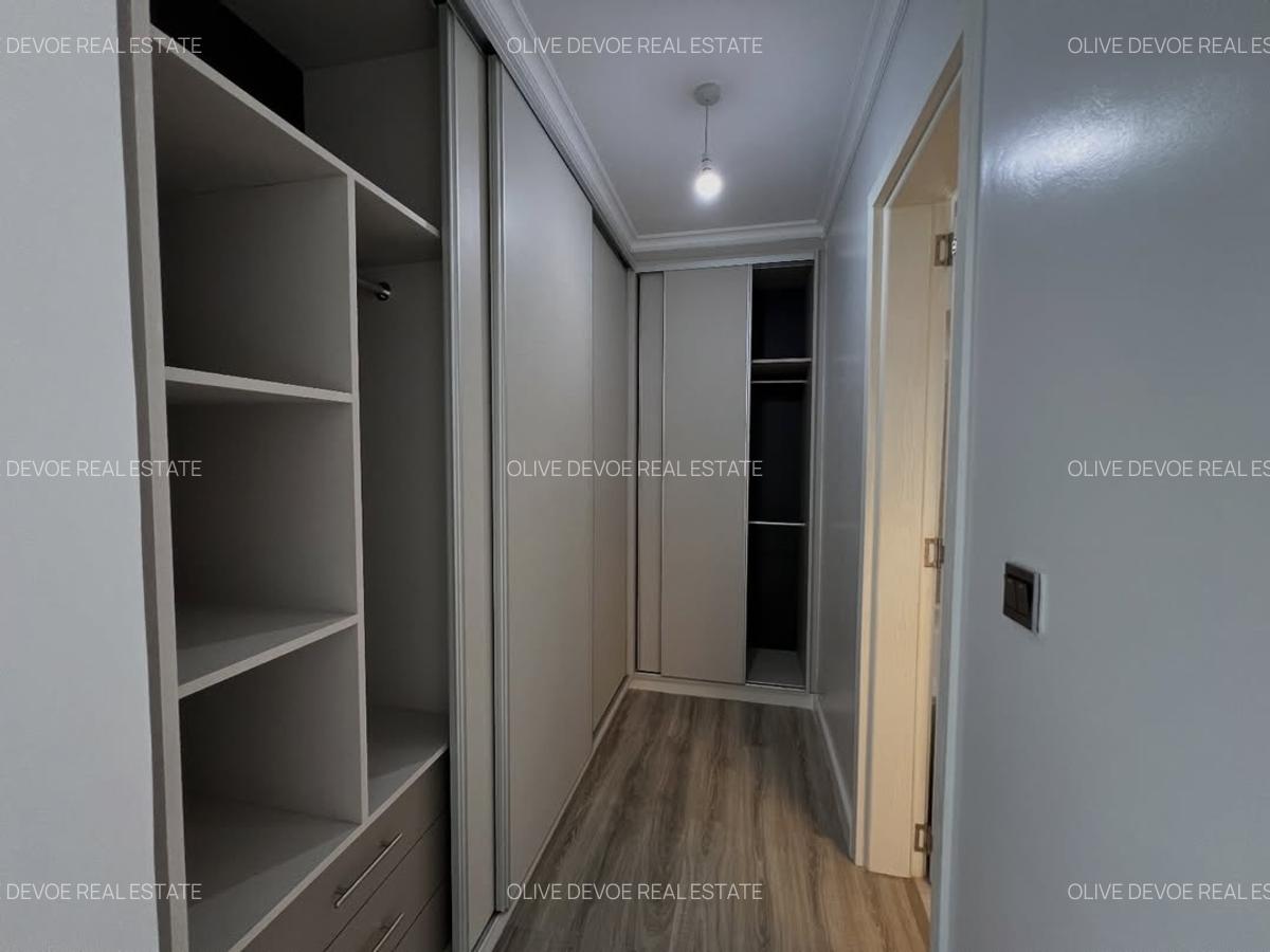 5 Bed Villa with En Suite in Runda - 12