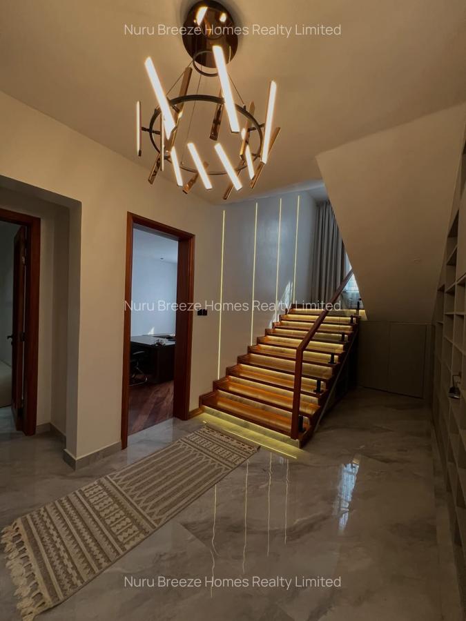 5 Bed House with En Suite in Runda - 10