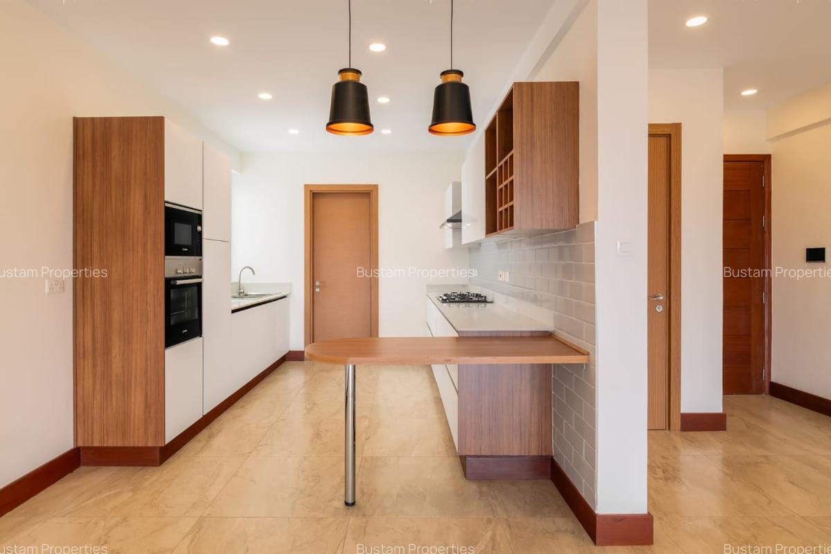 4 Bed Apartment with En Suite in Parklands - 4