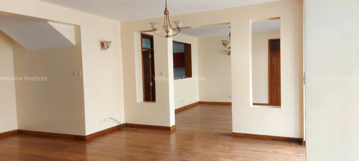 5 Bed Townhouse with En Suite at Lavington - 3