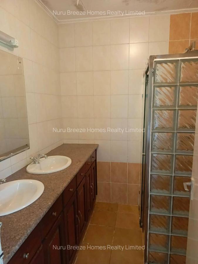 4 Bed House with En Suite in Runda - 14